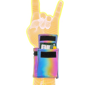 Cartera de muñeca Fydelity / Cartera de muñeca envolvente de festival de los 80 / Monedero pequeño y lindo con cremallera y tarjetero / Arcoíris reflectante