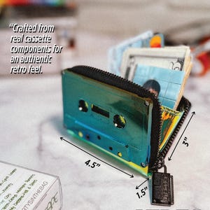 Monedero Fydelity con diseño de casete retro de los 80 / Monedero pequeño verde para mujer / Regalo DIY para ella / Crea tu propio monedero con cintas de casete y personalízalo
