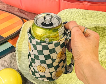 Külzee™ Handle Can Cooler | Can Cooler Sleeve | Beer Can Coolers | Beach Can Holder | Insulated Can Cooler | Recycled rPET | Smiling Stan