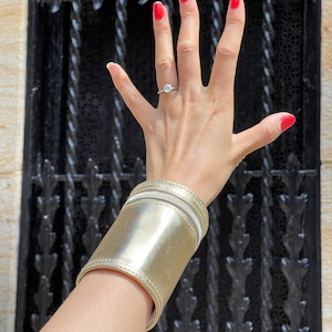 Cartera de pulsera Fydelity para mujer / Monedero de pulsera estilo años 80 / Monedero pequeño, bonito y oculto con cremallera y cierre antirrobo / Dorado metálico