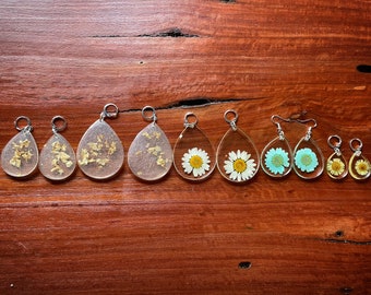 Floral earrings.