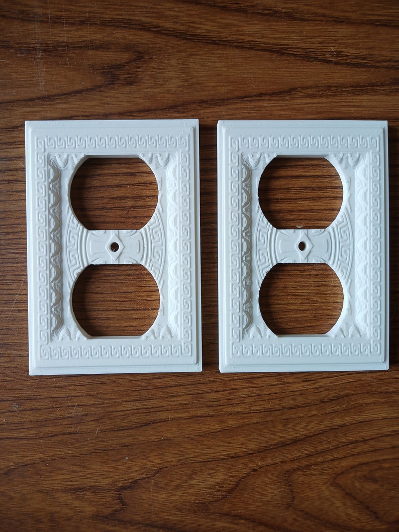 Elegant White Decorative Single-gang Outlet Plate image 1