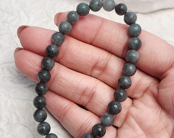 Bracelet de perles de jadéite Wuji grisâtres de 6,7 mm - Authentique jadéite birmane de qualité A (翡翠). Certificat d'authenticité inclus.