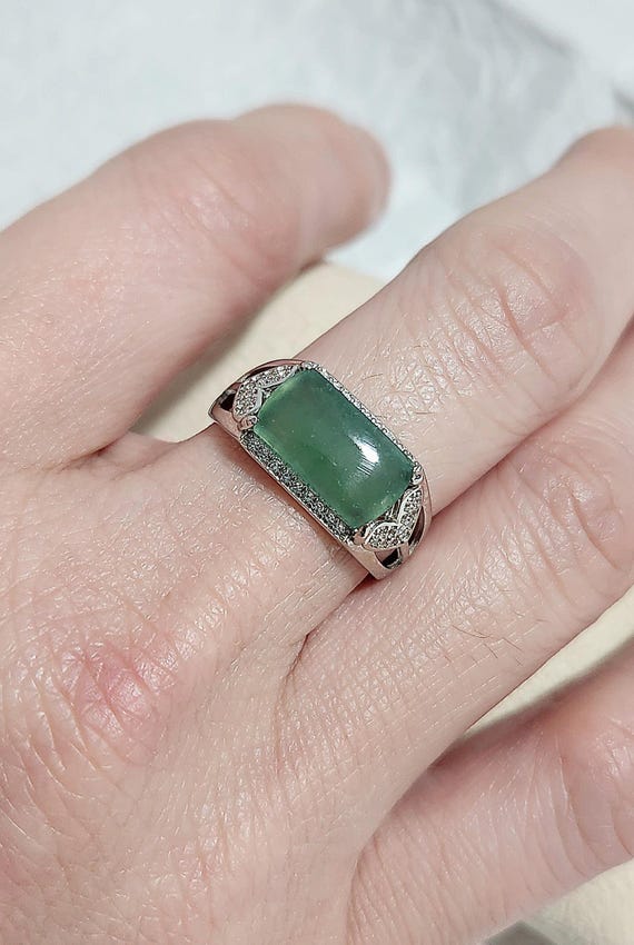 氷のような緑色の MaAn (馬鞍) カボションが S925 シルバーの男性用 