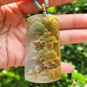 超美品❣️ミャンマー産A貨翡翠　紅花柄入り氷乌鶏山水一連ネックレス　鑑定書付き 超美品❣️ミャンマー産A貨翡翠 紅花柄入り氷乌鶏山水