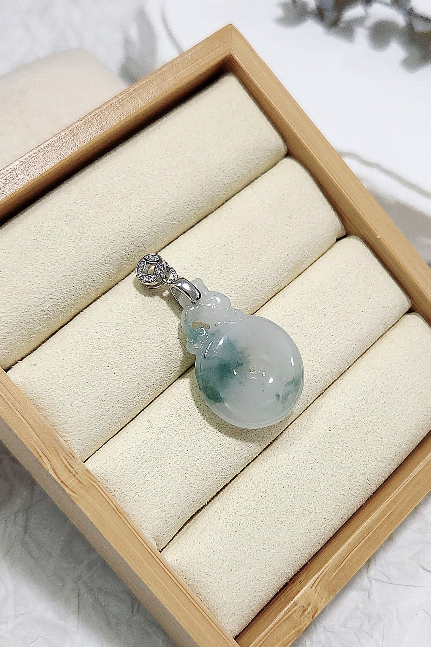 Lustre Piao Hua Pi Xiu Donut Pendant (貔貅平安扣