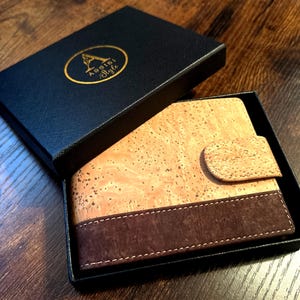 Mens Vegan Wallet by Assisi Style - Two-Tone Cork RFID Blocking Wallet for Men - Sustainable Gift Idea