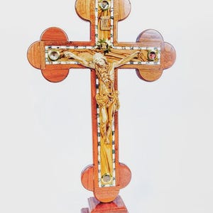 Schönstes großes Kruzifix aus Olivenholz / Mahagoniholz & Perlmutt mit 14 Stationen Christi und Relikten aus dem Heiligen Land.