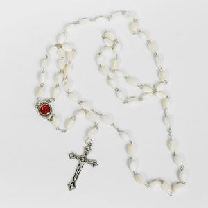 Mother of Pearl Rosary with Holy Soil from Jerusalem. Free Booklet how to pray the Rosary, Plenty details in description.