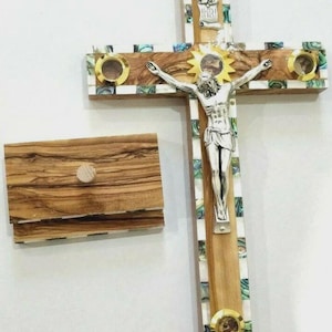 Kruzifix aus Olivenholz & Perlmutt aus Bethlehem, dem Heiligen Land