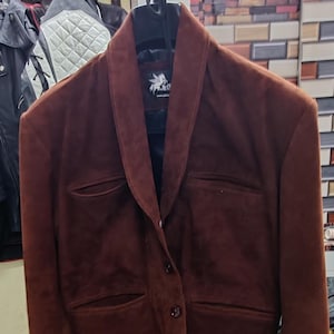 Blazer de ante marrón oscuro para hombre: abrigo de oficina de piel de cordero