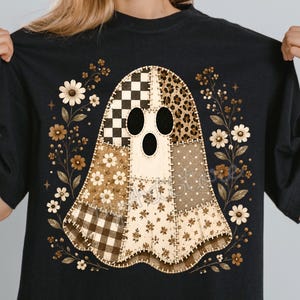 Patchwork Ghost PNG, rutig blommig boho höstskjorta design, Halloweenskjorta (digital nedladdning)