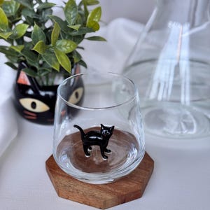 Cat Figurine Glass Cup | Murano Wine Glass | Stemless Wine Glass | Cat Lover Gift | Handmade Glassware | 3D Cat Cup | Barware Gift image 6