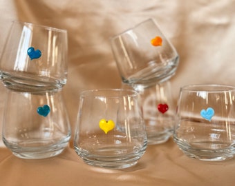 Taza de cristal con forma de corazón colorida hecha a mano: Regalo de amor moderno