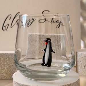 Drinking Murano Glass with Penguin Figurine Engraved Wine Glass Wine Lover Gift Funny Wine Glass Wine Gifts Stemless Wine Glass image 3