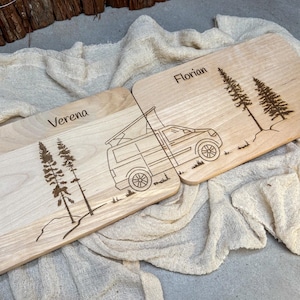 Camping Schneidebrett | Frühstücksbrett mit Gravur | Camper Van Wohnwagen Wohnmobil Motiv | Geschenk für Camper | Holz Brett | Camping