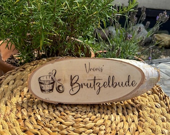 Saunaschild personalisiert | Brutzelbude Schild | Geschenk für Saunafans | Wellness Geschenk | Gravurschild | 1. Klasse | Sauna-Dekoration