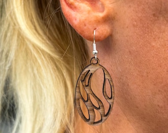 Holzohrringe | Handgefertigte Ohrringe | Nachhaltige Schmuckstücke | Stilvolle Ohrringe | Geschenkidee für Frauen | Umweltfreundlich Schmuck