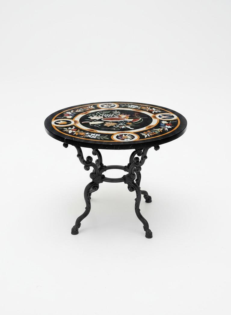 Table ronde antique