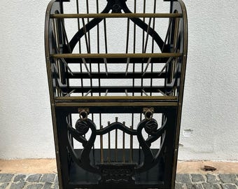 Estantería victoriana