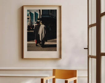 Fotografie "Down The Street" - Premium-Matt-Druck | Fotoabzug Wandkunst Wanddruck Tokyo Japan Mode Street Fotografie | Wohnzimmer Büro Küche