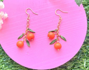 Pendientes de verano con forma de rama de naranja para chica italiana. Joyería de estilo italiano, mediterráneo y griego. Hechos con arcilla polimérica.