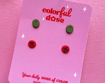 Pendientes de tomate reliquia con aceituna verde. Joyería de estilo italiano, mediterráneo y griego. Aceitunas martini sucias. Hechos de arcilla polimérica.