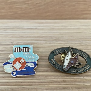 Pinback Button Pin mixed, collection of vintage enamel pin badge with pins Set of 2