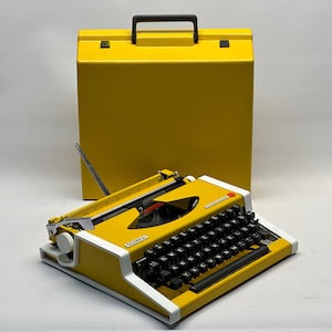 Vintage Typewriter Olympia Traveller De Luxe / Unis TBM De