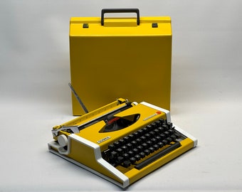 ZELDZAAM! Olympia Traveller Typewriter - Antieke typemachine - Vintage editie 1955 in stralend geel
