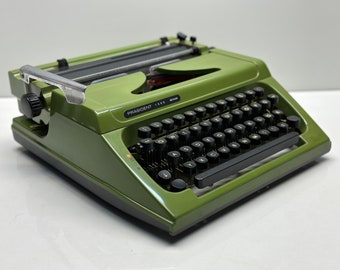 Parasident Typewriter - QWERTZ Keyboard, Striking Green Design, and Flawless Writing Experience with Black Bag