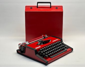 Red Olympia Traveller Typewriter: 1950s Vintage QWERTZ Keyboard with Case