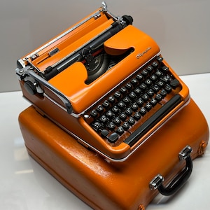 Orange Olympia SM3 Typewriter - QWERTY Keyboard, Fusion of Timeless Aesthetics and Functionality