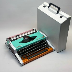 Vintage Olympia Traveller Typewriter - 1955 Model with QWERTZ Layout and Black Key Keyboard -Antique Typewriter - Old Type Writer