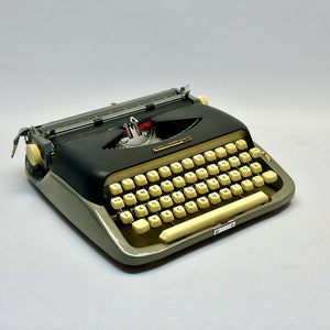 Brillant S Model Typewriter - Vintage 1950 Edition with QWERTZ Keyboard - Black Typewriter - - Antique Typewriter
