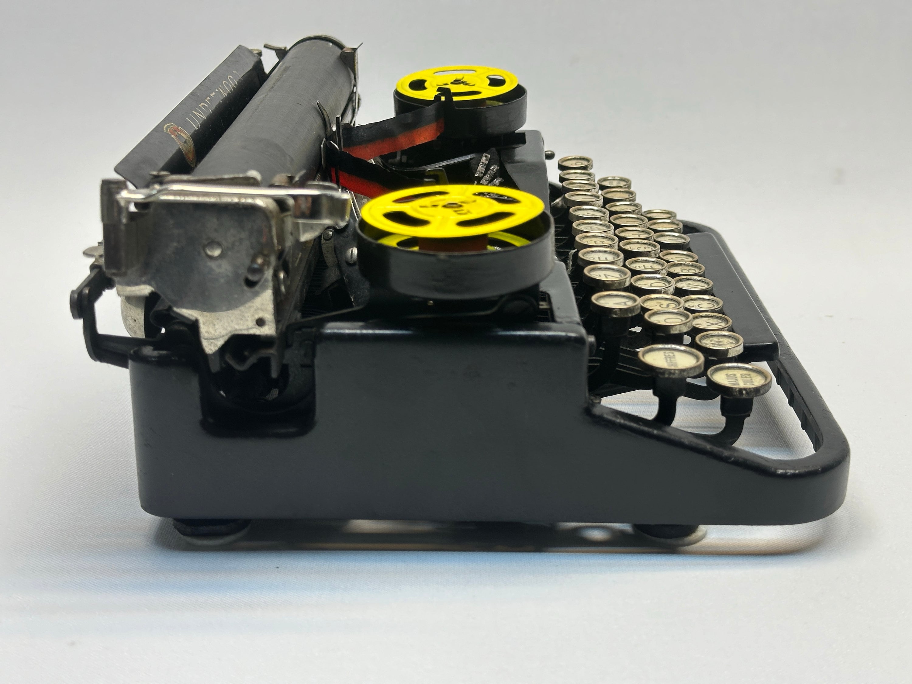 Underwood Standard Portable (3-bank) Typewriter - Classic