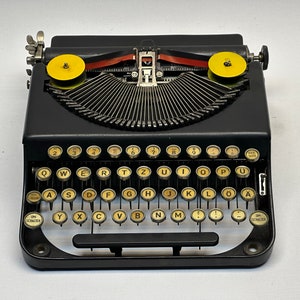 Rentmigon Black Typewriter - Vintage 1935 Model with QWERTZ Keyboard and Glass Keys