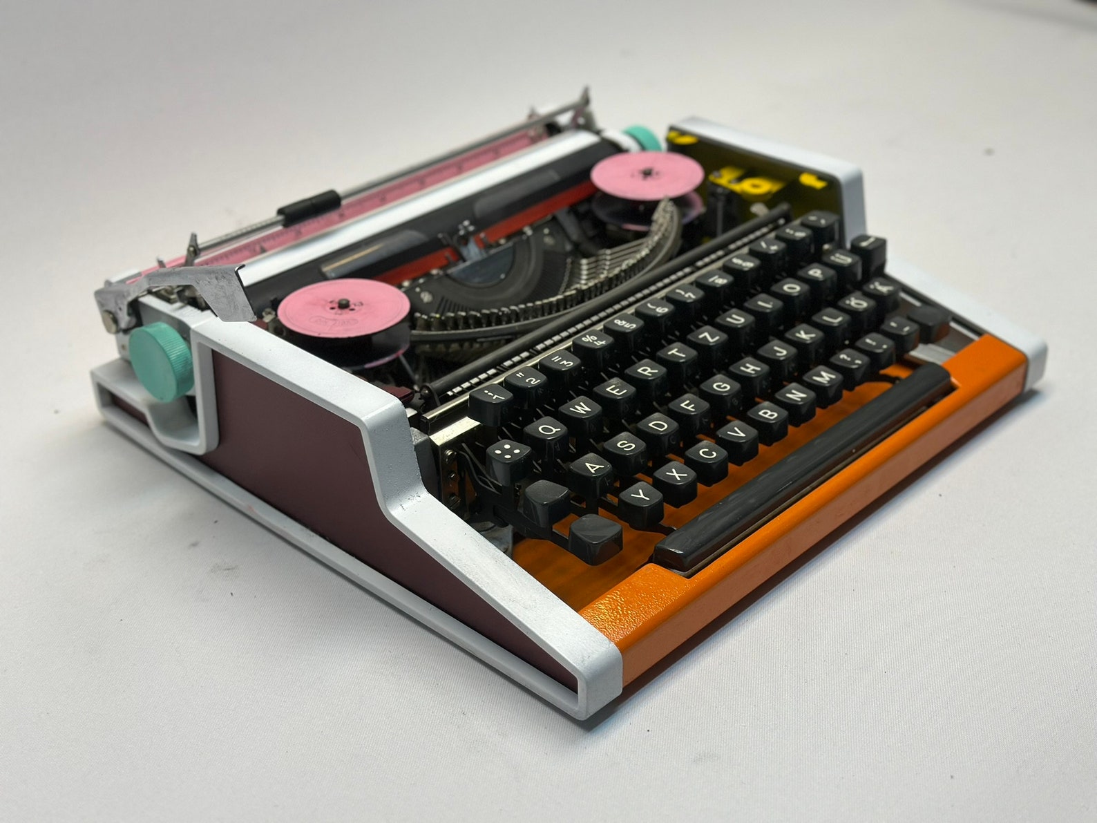 Vintage Olympia Traveller Typewriter – 1955 QWERTZ Layout, Black Key ...