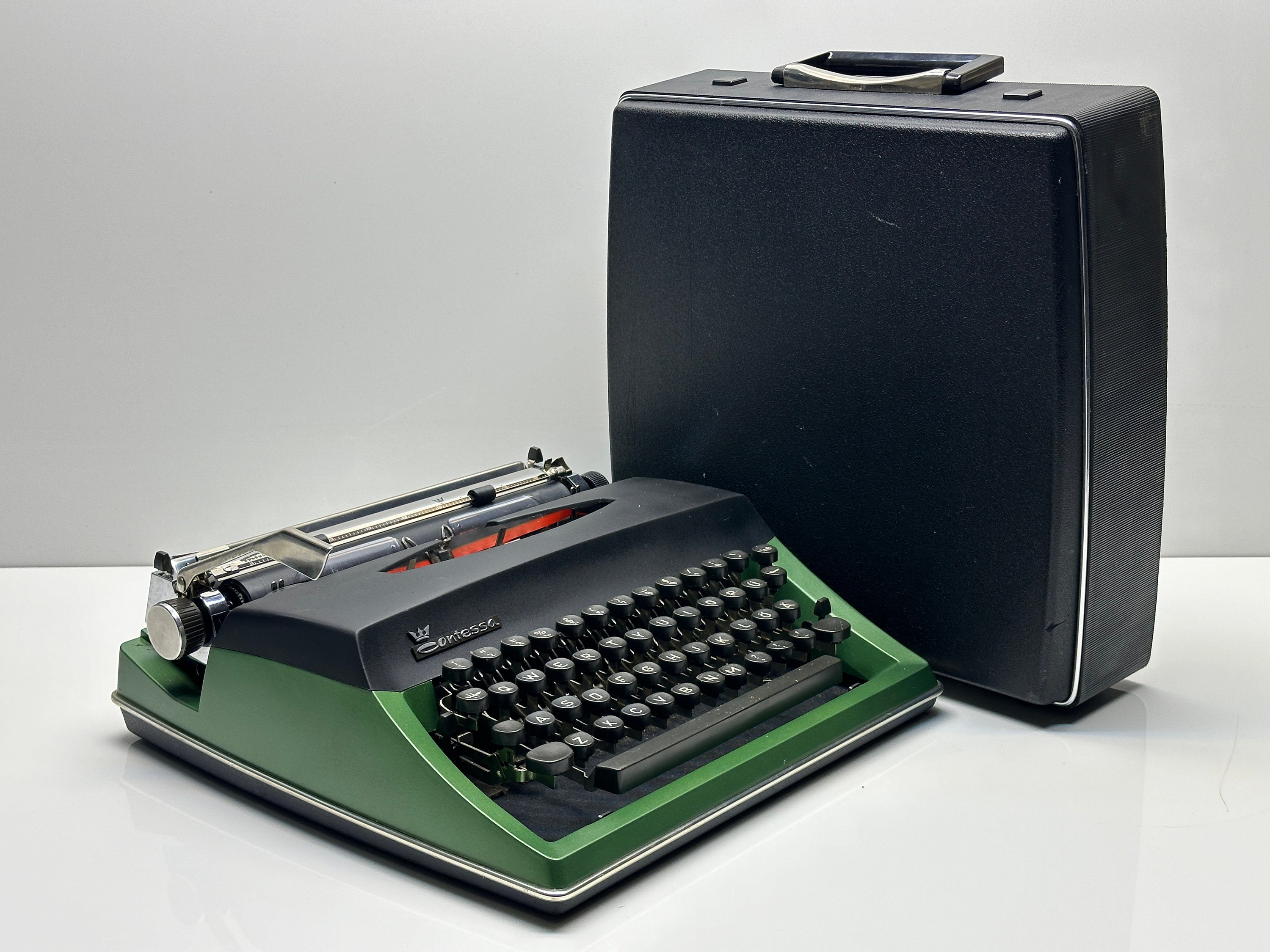 【ADLER】アドラー・タイプライターcontessa de luxe oz.Typewriter: Adler Contessa De Luxe Portable Typewriter: A