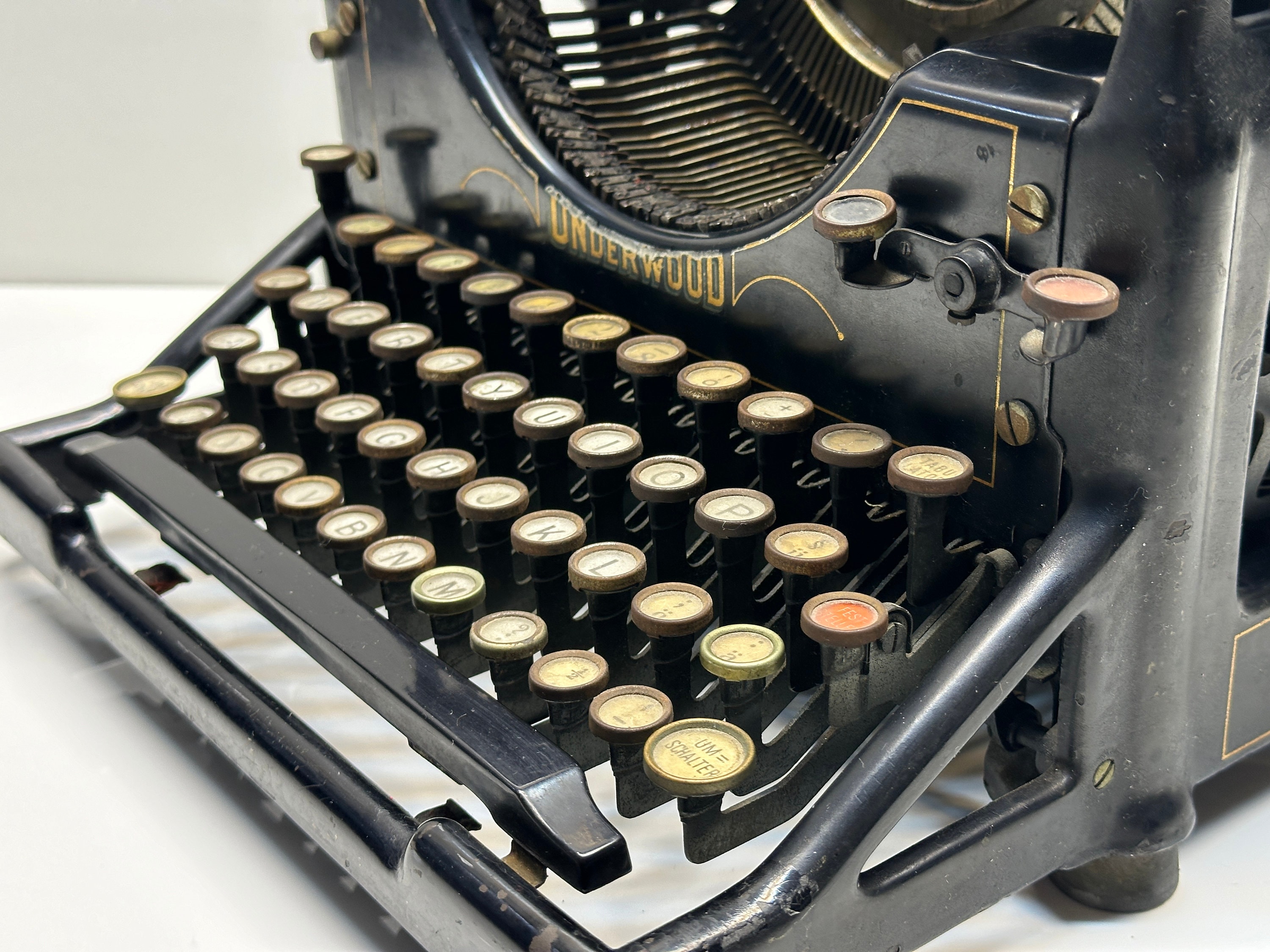 Underwood No. 5 Typewriter: Classic Black, Working QWERTY Keyboard