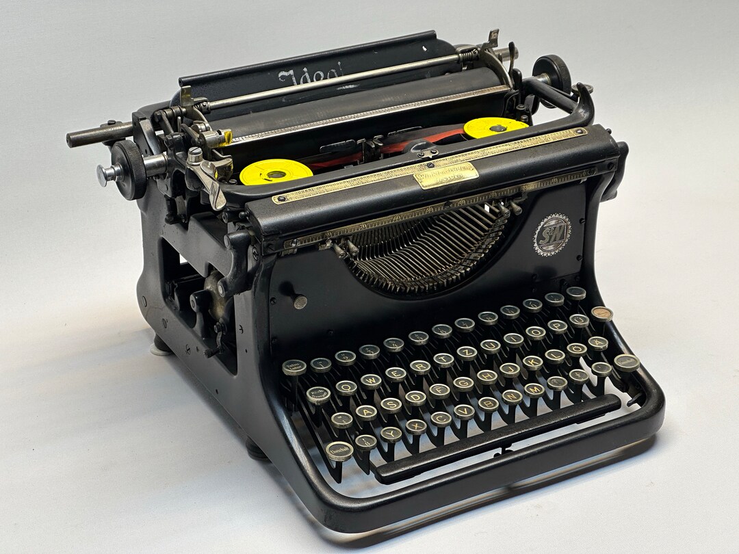 レア　vintage typewriter il_1080xN.5843607060_n2p5.jpg