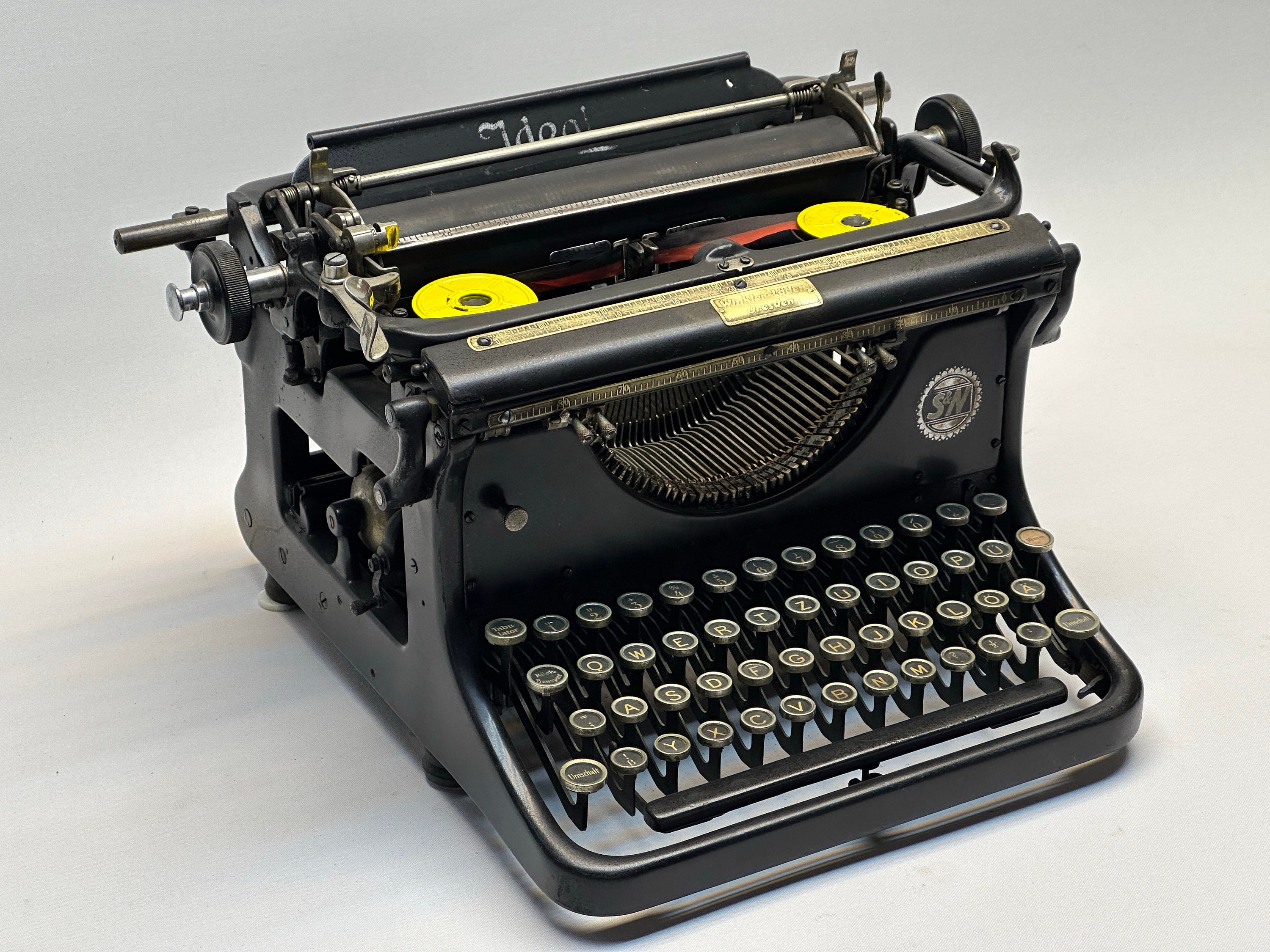レア　vintage typewriter Ideal Typewriter - Vintage 1935 Model With QWERTZ Layout and Glass