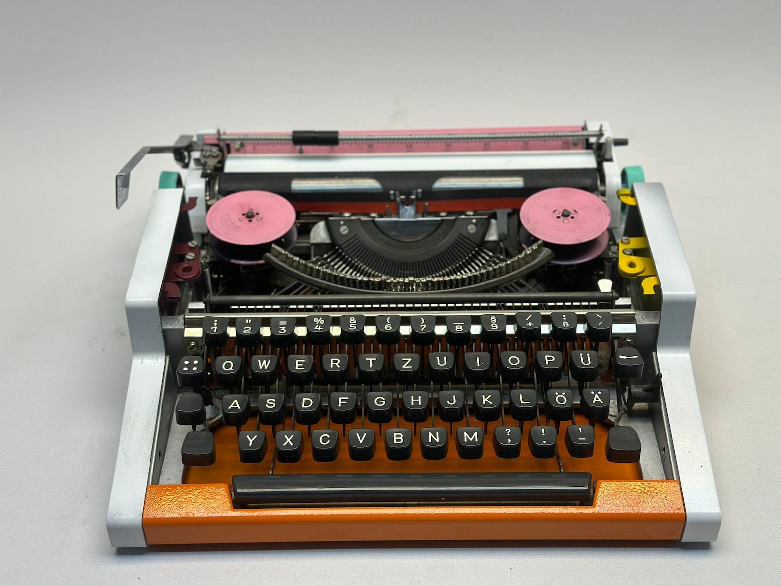 Vintage Olympia Traveller Typewriter – 1955 QWERTZ Layout, Black Key ...