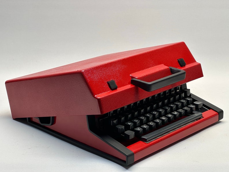 1955 Olympia Traveller Typewriter - Classic Red Design with QWERTZ Layout