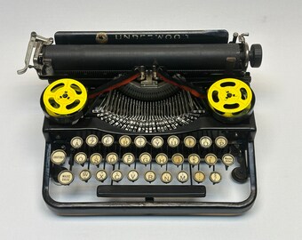 Underwood Standard Portable (3-bank) Typewriter - Classic Black