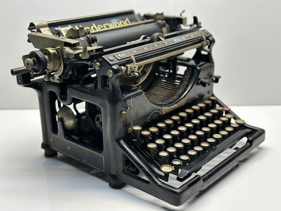 Underwood No. 5 Typewriter: Classic Black, Working QWERTY Keyboard