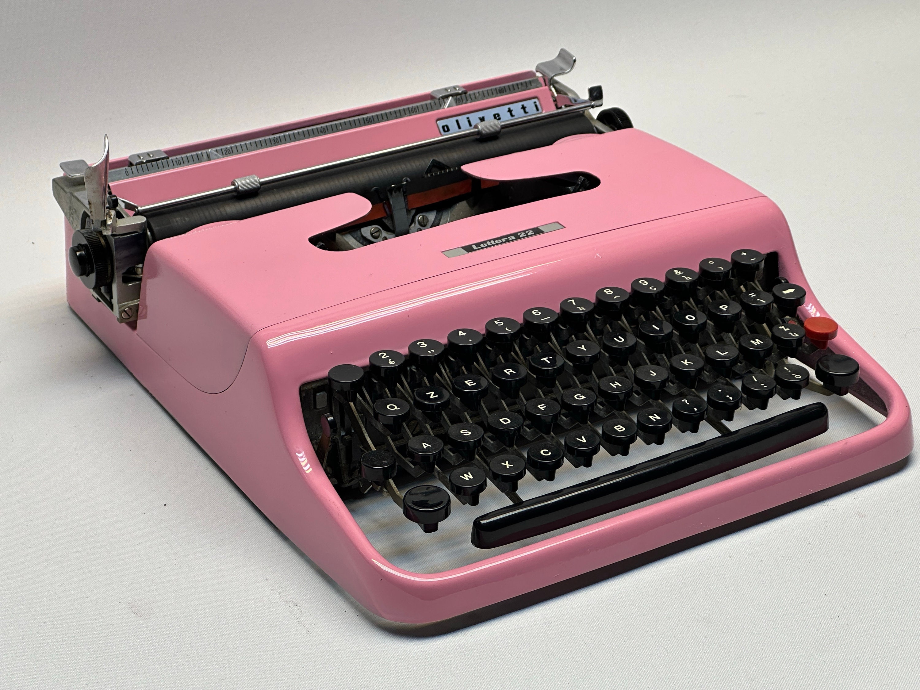 希少な1955年製オリベッティ レッタレ 32 タイプライター：鮮やかな 