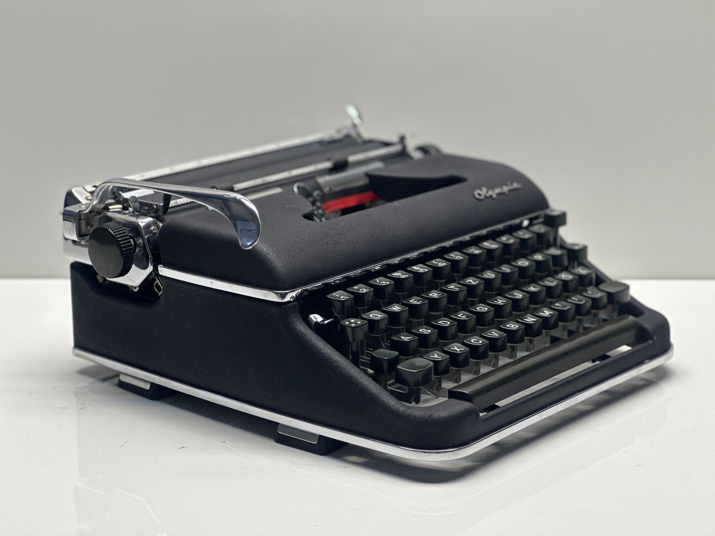 Olympia SM3 ブラックタイプライター（標準ケース付き、QWERTY変換 