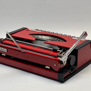 1955 Olympia Traveller Typewriter - Classic Red Design with QWERTZ Layout