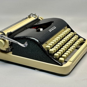 Torpedo Typewriter - Slim Case Model from 1950 in Shimmering Finish with QWERTZ Keyboard
